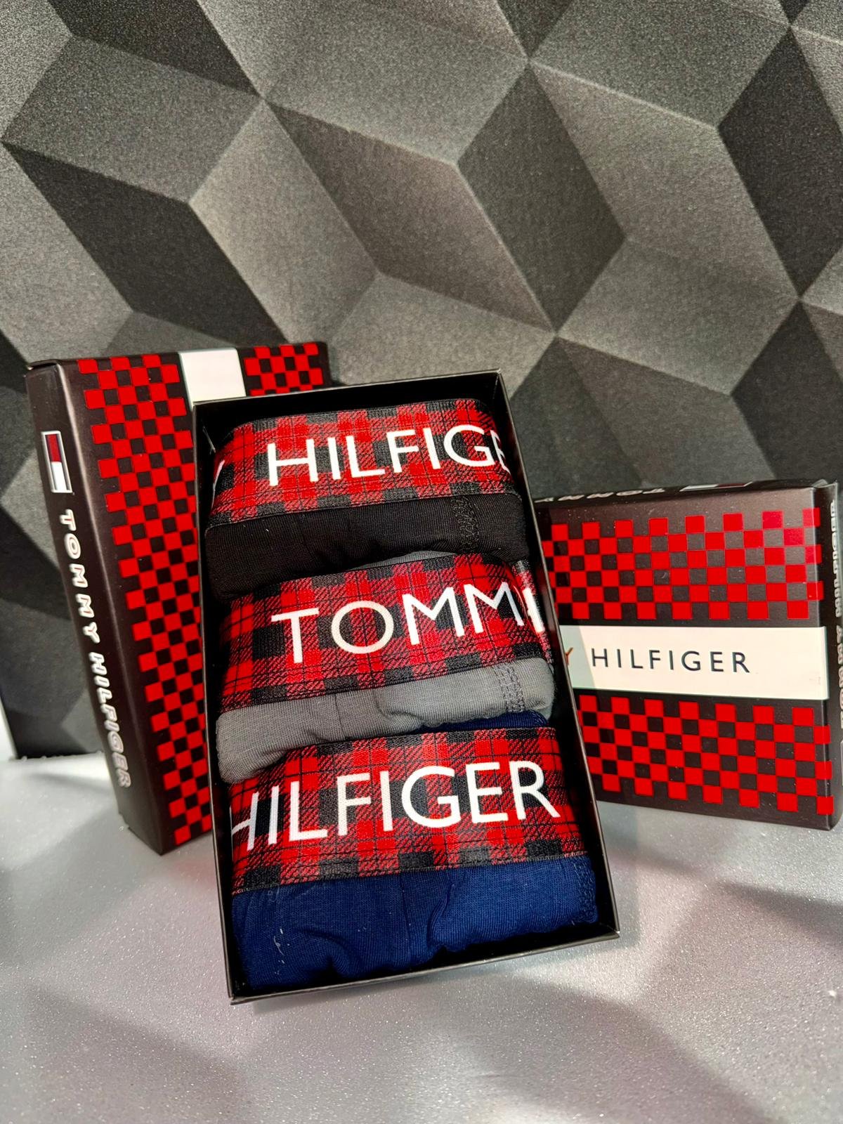 Tommy Hilfiger — Men's Boxer Briefs 3-Pack Gift Box